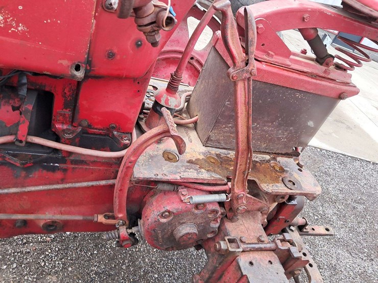 farmall-350-2wd-tractor-image-16