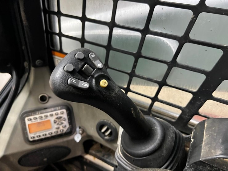 2015-bobcat-t770-image-28