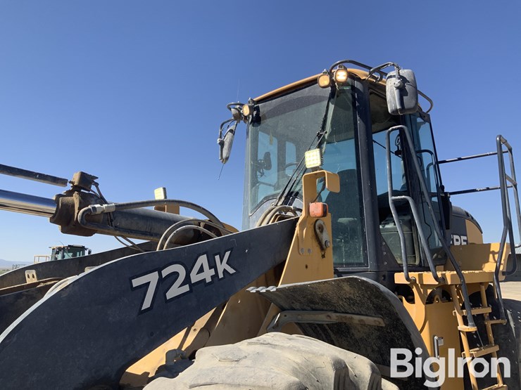 2019-deere-724k-image-11