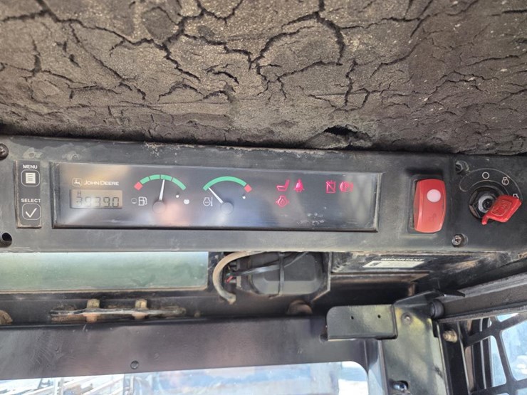 2013-deere-ct332-image-40