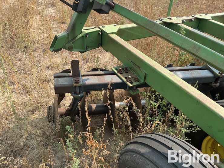 john-deere-235-image-17