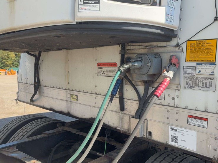 2020-utility-3000r-reefer-image-15