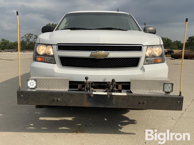 2008-chevrolet-suburban-2500-ls-image-9