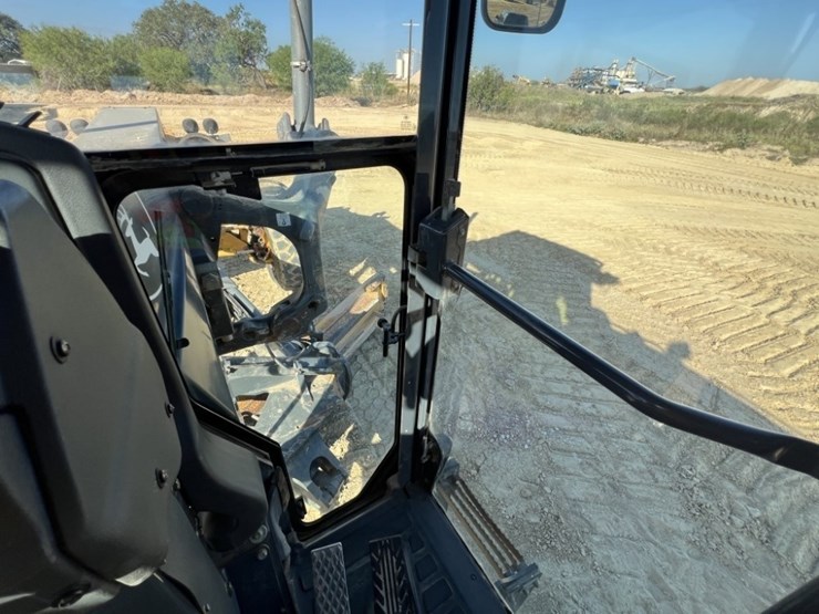 2011-deere-772gp-image-62