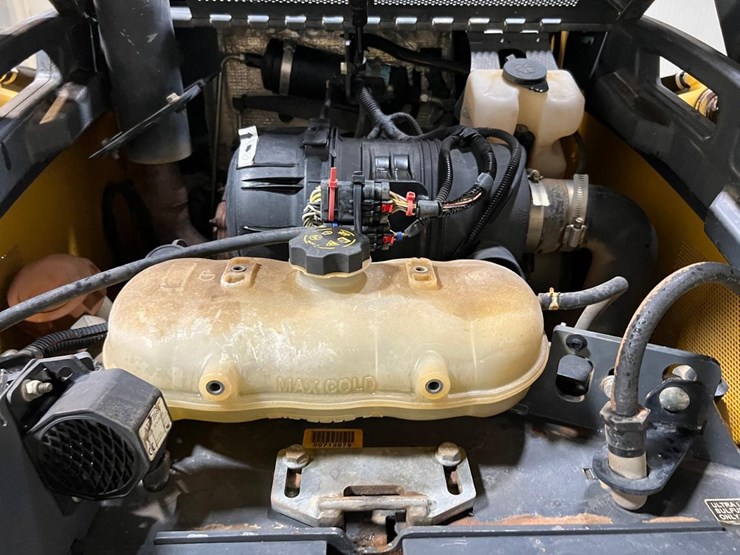 deere-323e-image-16
