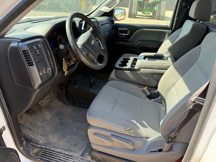 2018-chevrolet-1500-image-30