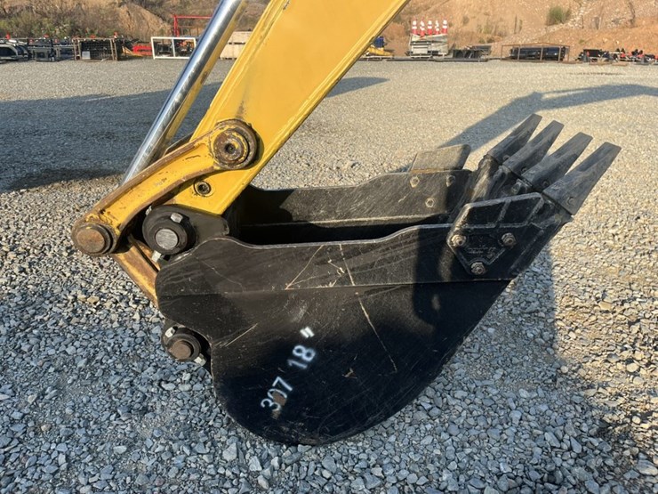2012-komatsu-pc70-image-13
