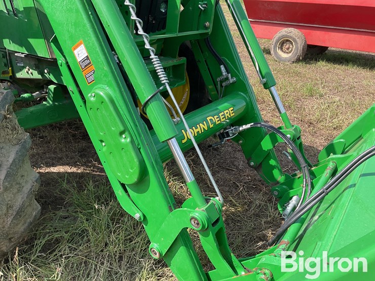 2015-john-deere-6125m-image-15
