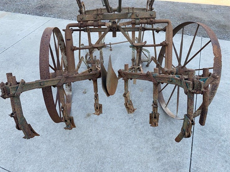 metal-horse-drawn-cultivator-image-9