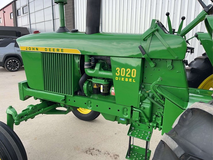john-deere-3020-image-9