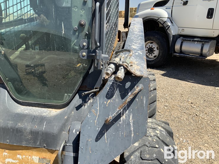 2011-deere-332d-image-11