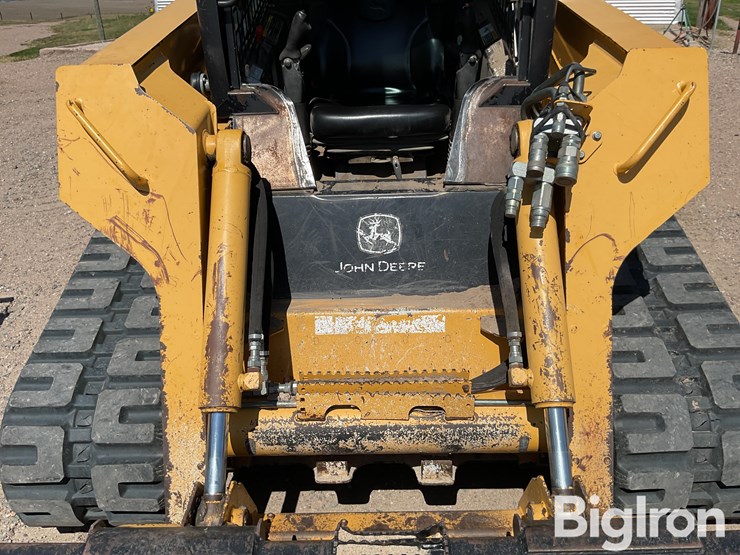 2006-deere-ct332-image-10