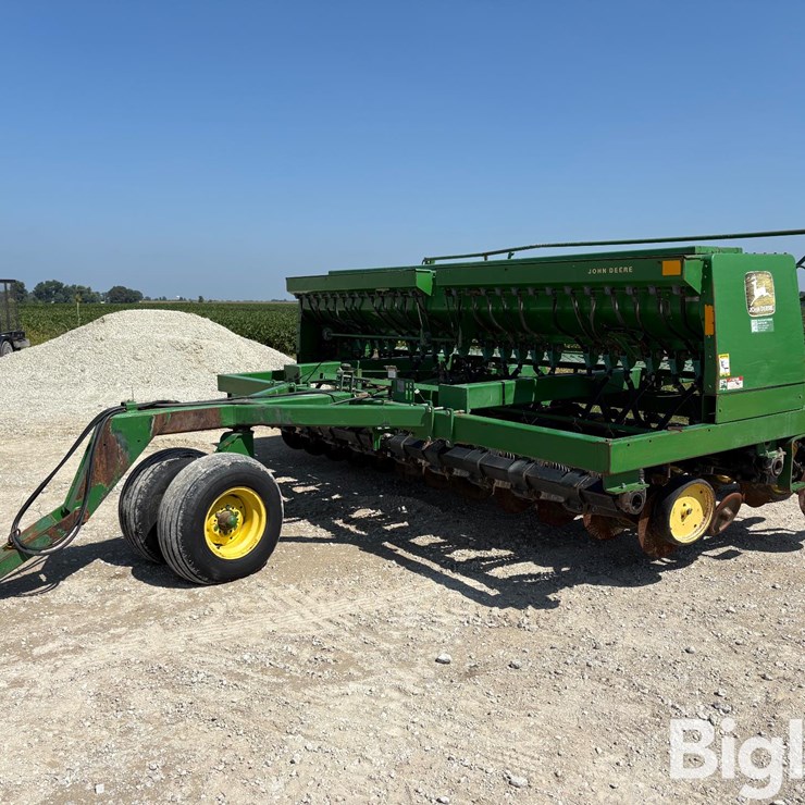 JOHN DEERE 750