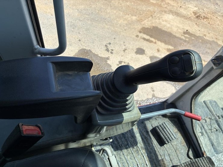 2017-takeuchi-tb290-image-25
