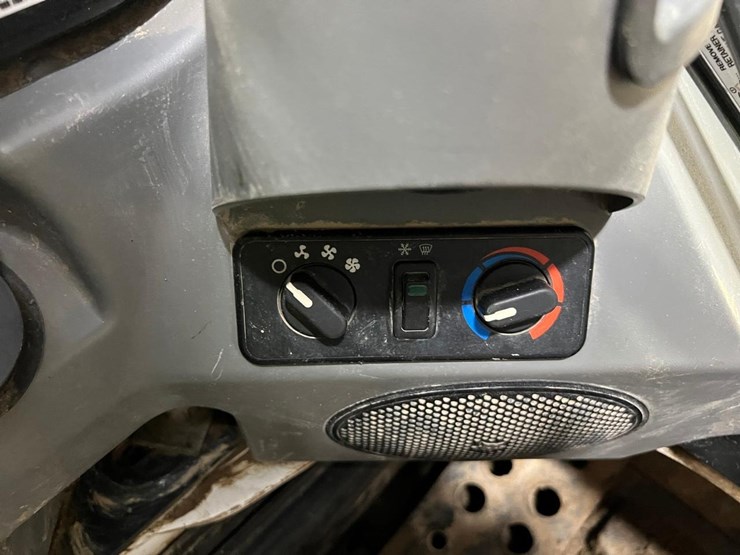 2019-bobcat-t650-image-27