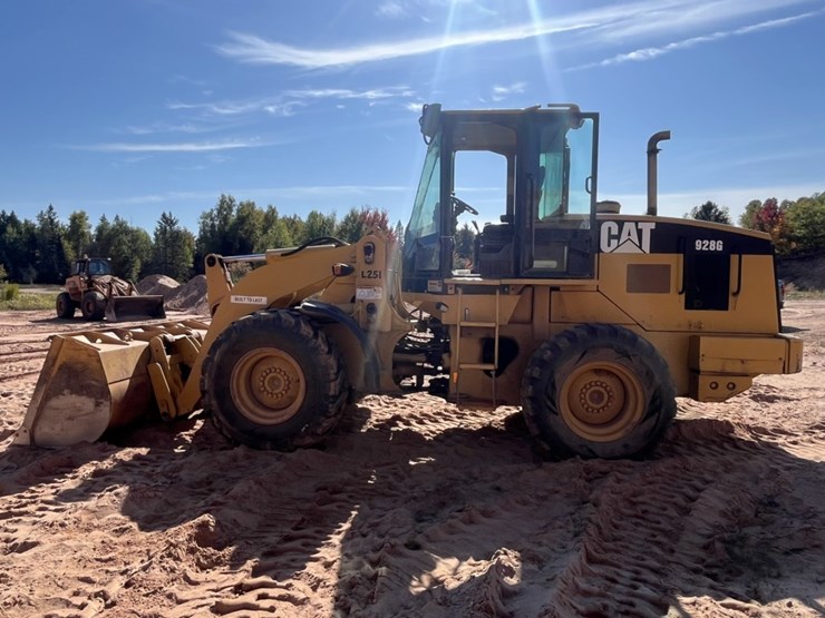caterpillar-928g-image-2