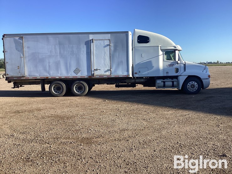 1999-freightliner-flc120-image-4