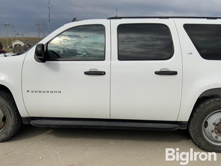 2008-chevrolet-suburban-2500-ls-image-19