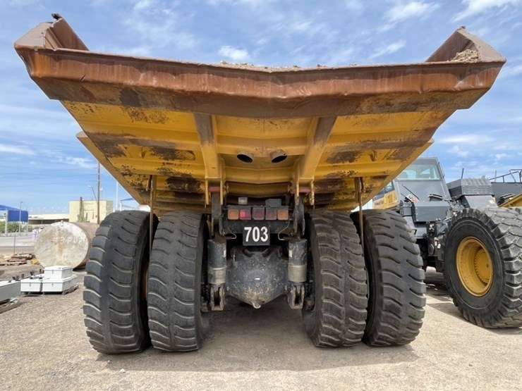2015-komatsu-hd605-7e0-image-4