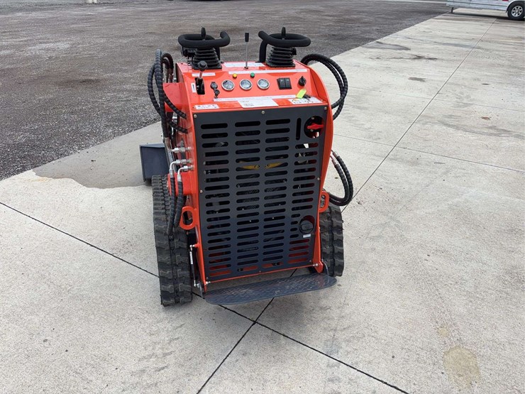 sdll10-mini-skid-loader-image-4