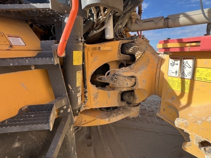 2021-volvo-a60h-image-12