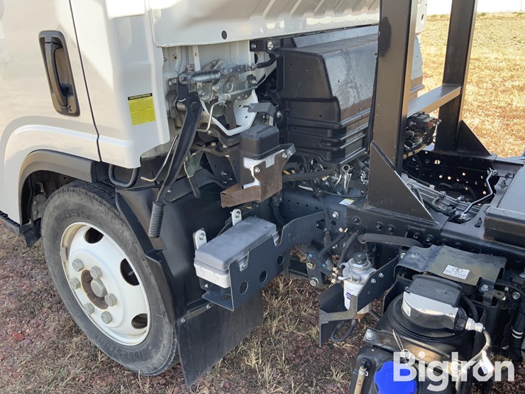 2019-isuzu-nrr-image-10