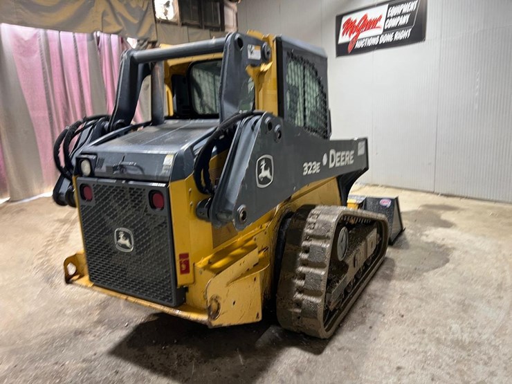deere-323e-image-5