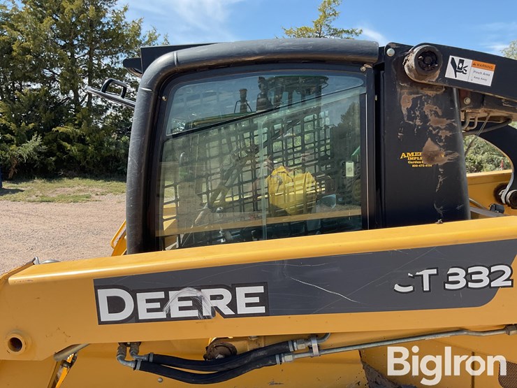 2006-deere-ct332-image-12