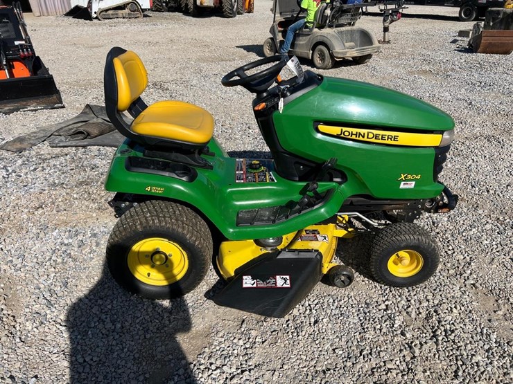 john-deere-x304-image-6