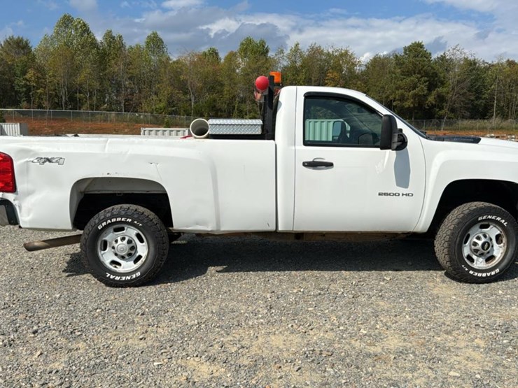 2012-chevrolet-2500-image-6