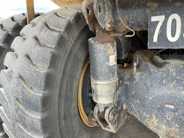 2015-komatsu-hd605-7e0-image-21