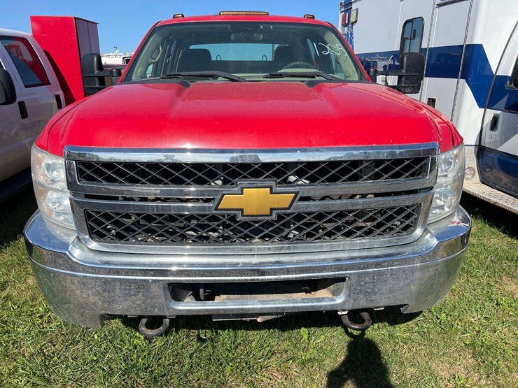 2012-chevrolet-2500hd-image-2