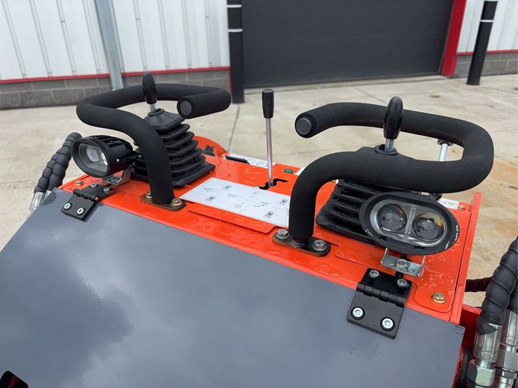 sdll10-mini-skid-loader-image-13