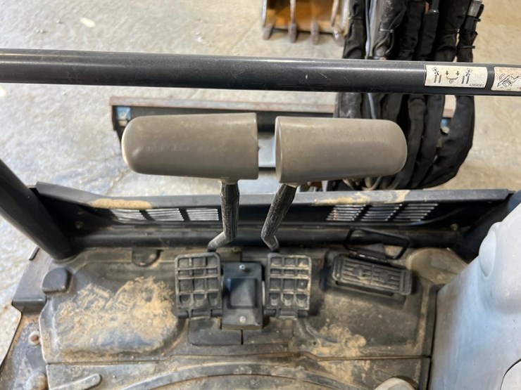 2022-deere-35g-image-35