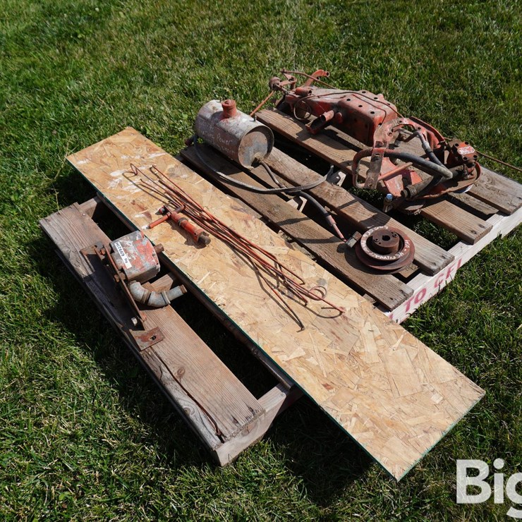 Allis-Chalmers WD45 Live Hydraulic Pump & Power Steering Unit