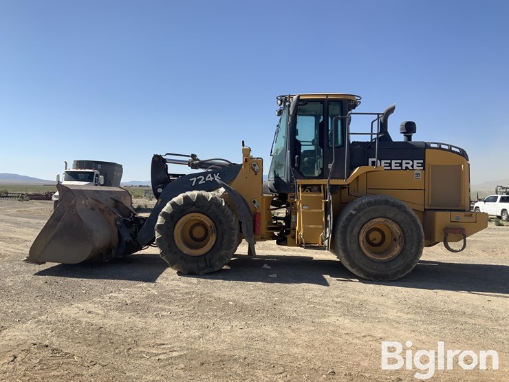 2019-deere-724k-image-8