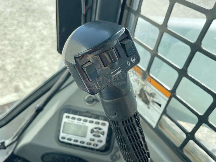 2016-bobcat-t750-image-47