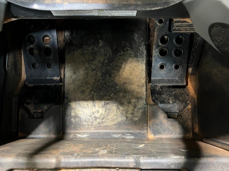 2023-bobcat-t770-image-32