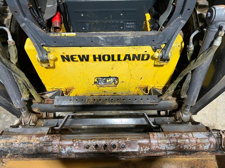 new-holland-l215-image-10