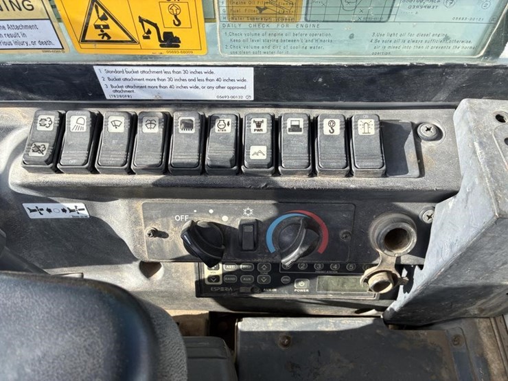 2016-takeuchi-tb280fr-image-22