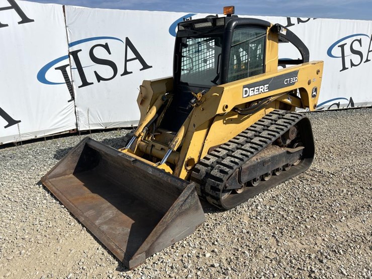 2013-deere-ct332-image-1