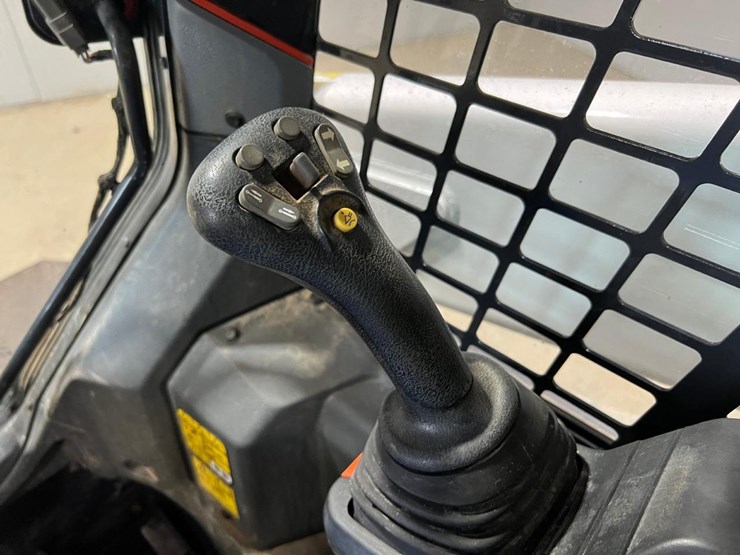 2021-bobcat-t76-image-27