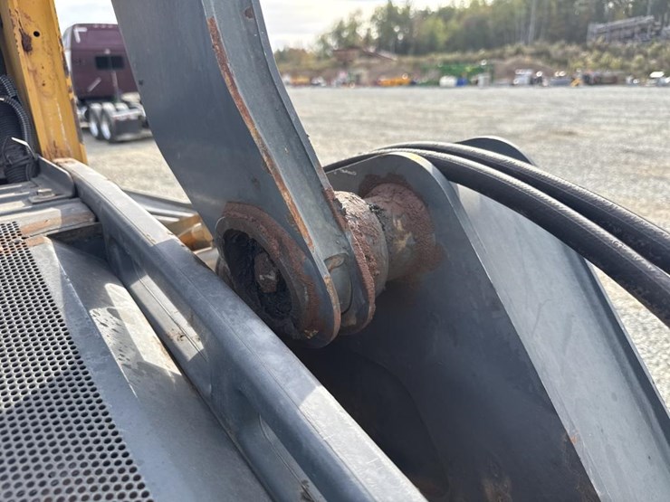 deere-323e-image-22