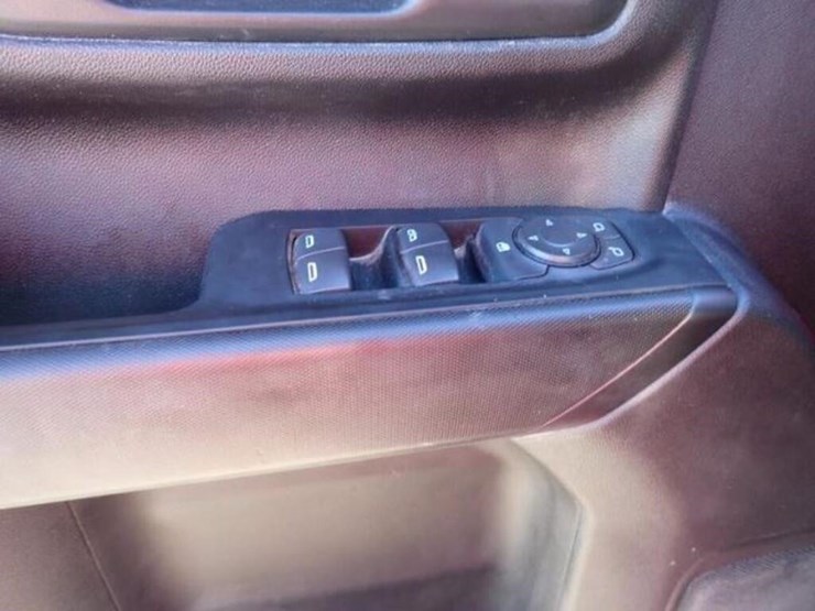 2022-chevrolet-2500-image-30