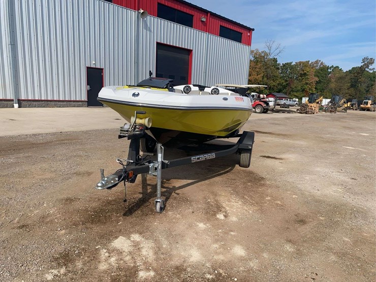 2020-scarab-party-jet-boat-image-2