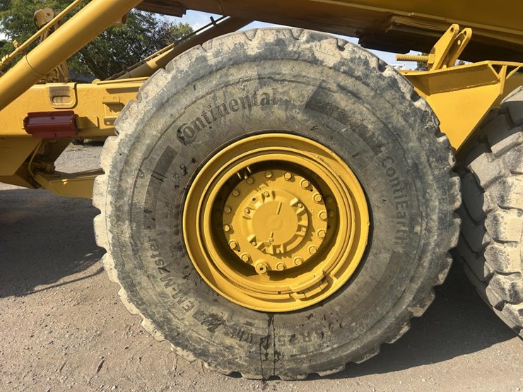 2005-caterpillar-725-image-34