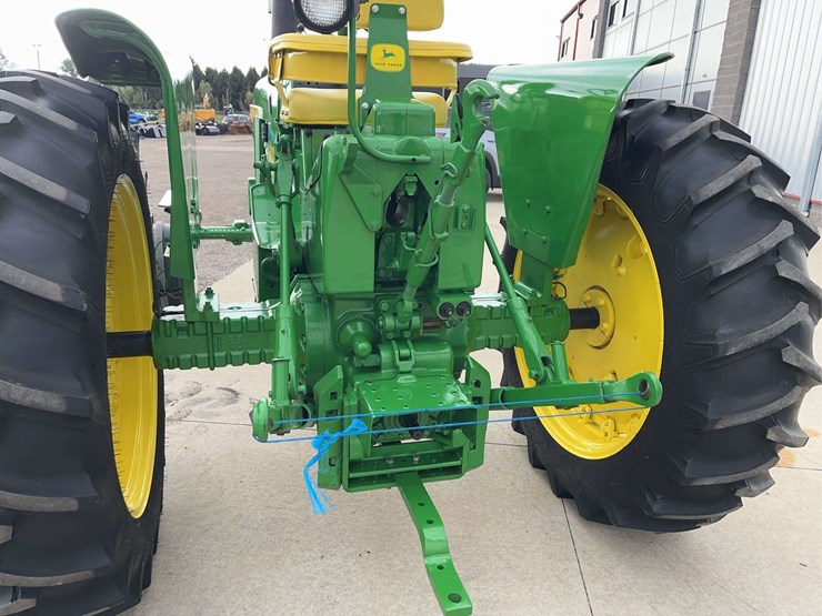 john-deere-3020-image-7