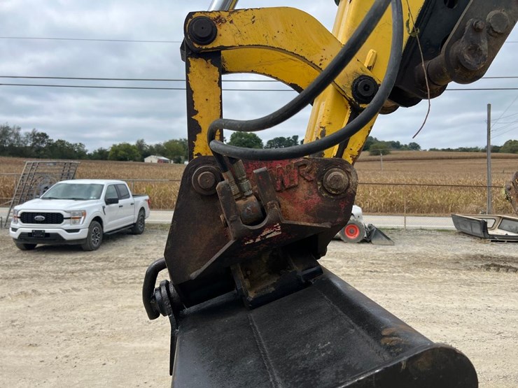 new-holland-b95-image-19