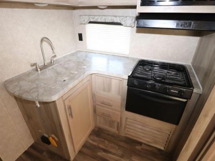 2020-catalina-241rls-travel-trailer-5zt2canb1lu034-image-15