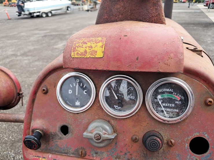 farmall-350-2wd-tractor-image-17